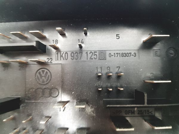Biztosítéktábla   1K0937629A 0-1703390-8 VW Audi 