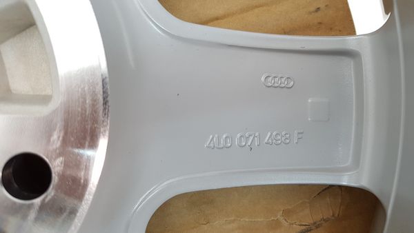 Alumínium Felni Új eredeti Audi Q7 7.5Jx18 5x130 ET53 4L0071498F