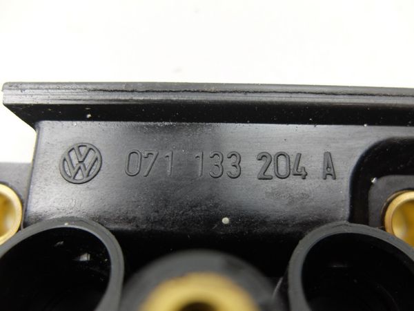 Szívó Kollektor  2,3 V5 071133204A Volkswagen