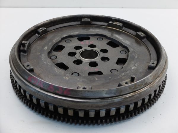 Kettős Tömegű Lendkerék Renault Nissan 8200926712 1.5 DCI LUK