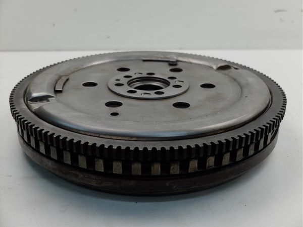 Kettős Tömegű Lendkerék Renault Nissan 8200926712 1.5 DCI LUK