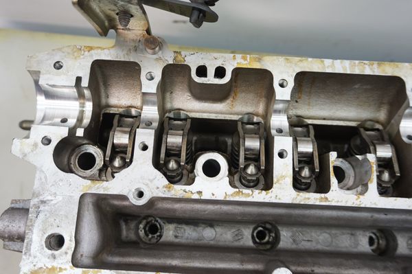 Hengerfej  8200157259 2,0 16V IDE Laguna 2 Renault 7701472664