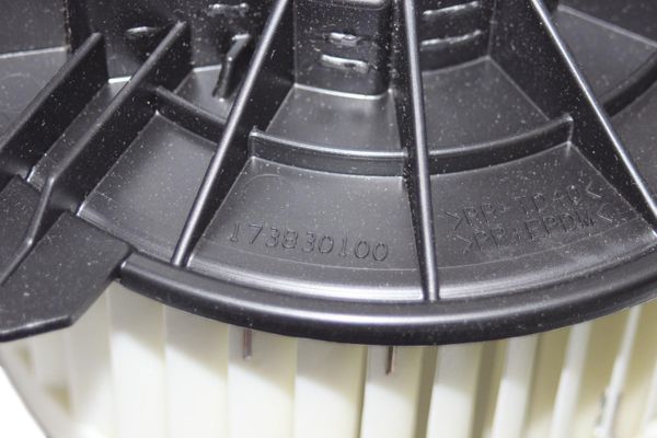 Ventilátor Légbefúvó  Kangoo II 7701068992 Renault