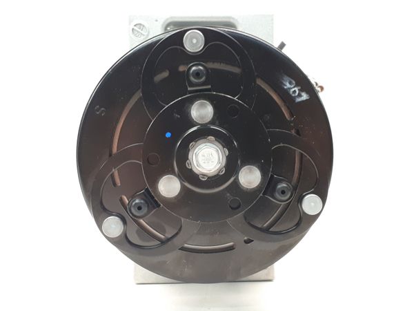 Aggregátor Új eredeti Renault Clio 4 926000050R Valeo 1001