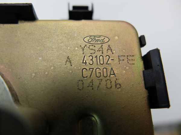 Csomagtéri Ajtó Zárszerkezet Ford Focus MK1 YS4A-43102-FE Q68BA