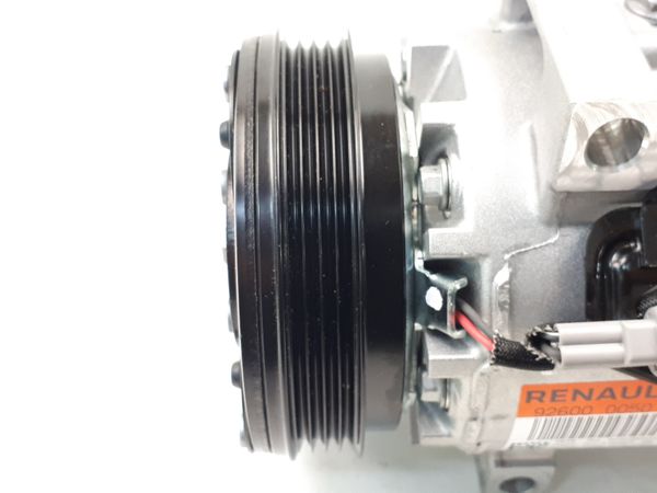 Aggregátor Új eredeti Renault Clio 4 926000050R Valeo 1001